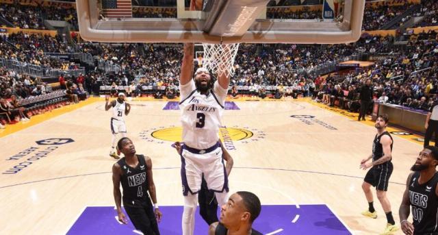 变回内线怪兽！浓眉并未退化 和主帅长谈解除束缚